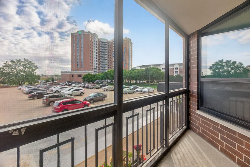 Clean, move-in ready, third floor 2-Bedroom condo in a thriving - photo 8