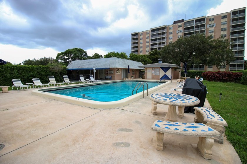 Briarwood Club in the heart of Coral Springs, tucked behind - photo 18