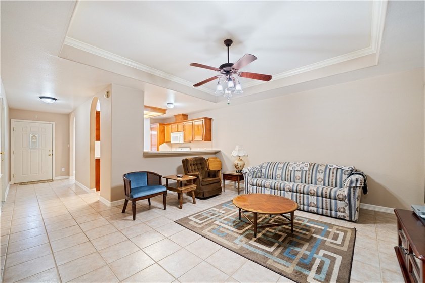 Welcome to McKinzie Townhomes #10, a beautifully maintained - photo 4