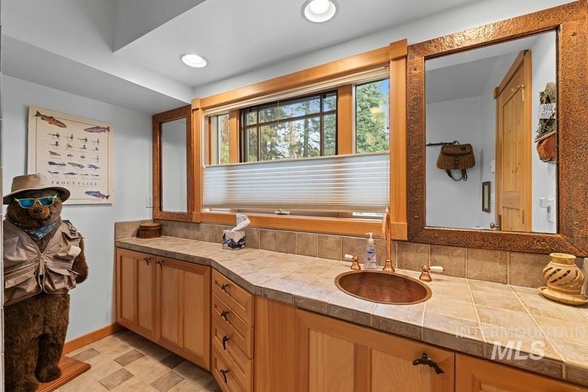 Fractional Lakefront 5-bed, 5 bath home with two additional bed - photo 27