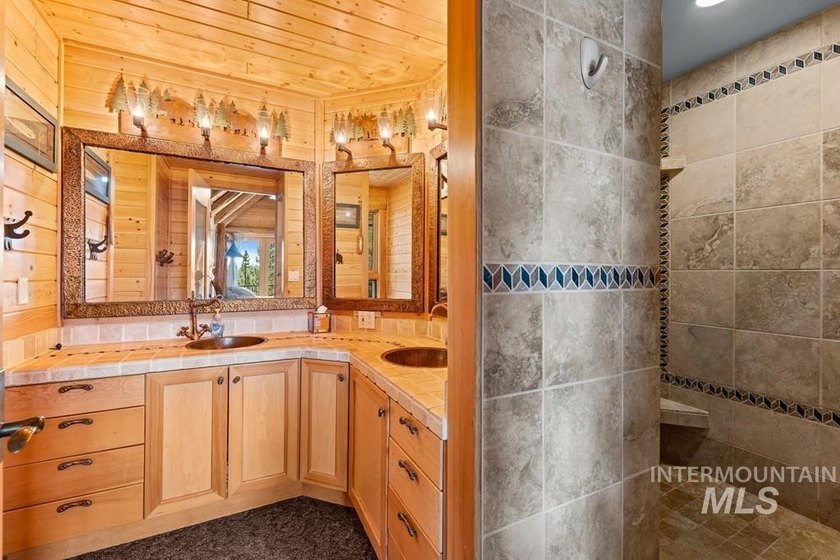Fractional Lakefront 5-bed, 5 bath home with two additional bed - photo 30