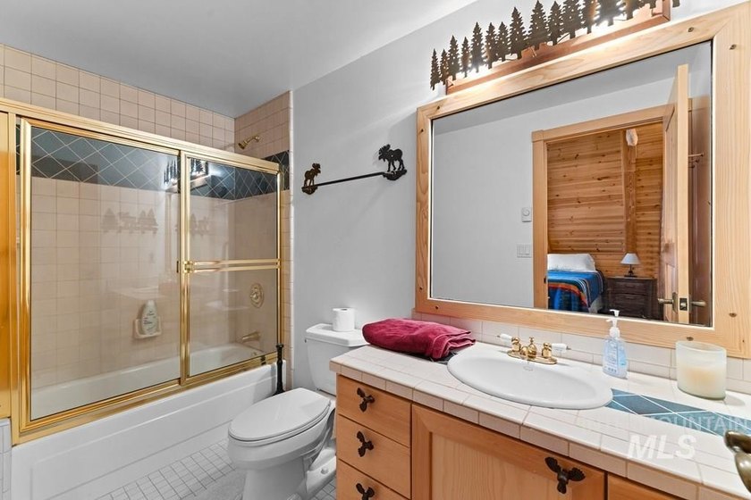 Fractional Lakefront 5-bed, 5 bath home with two additional bed - photo 34