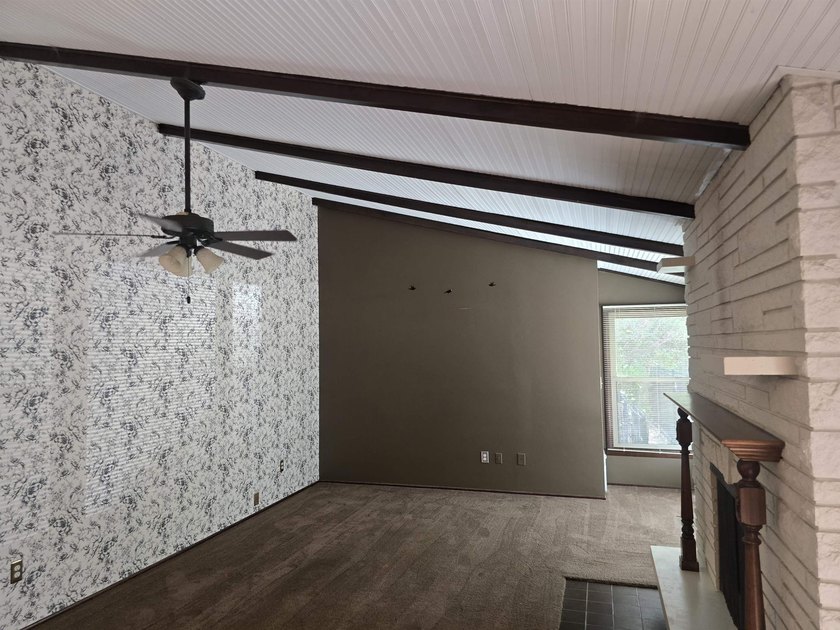 LOCATION, LOCATION! This spacious ranch-style home offers 4 - photo 8