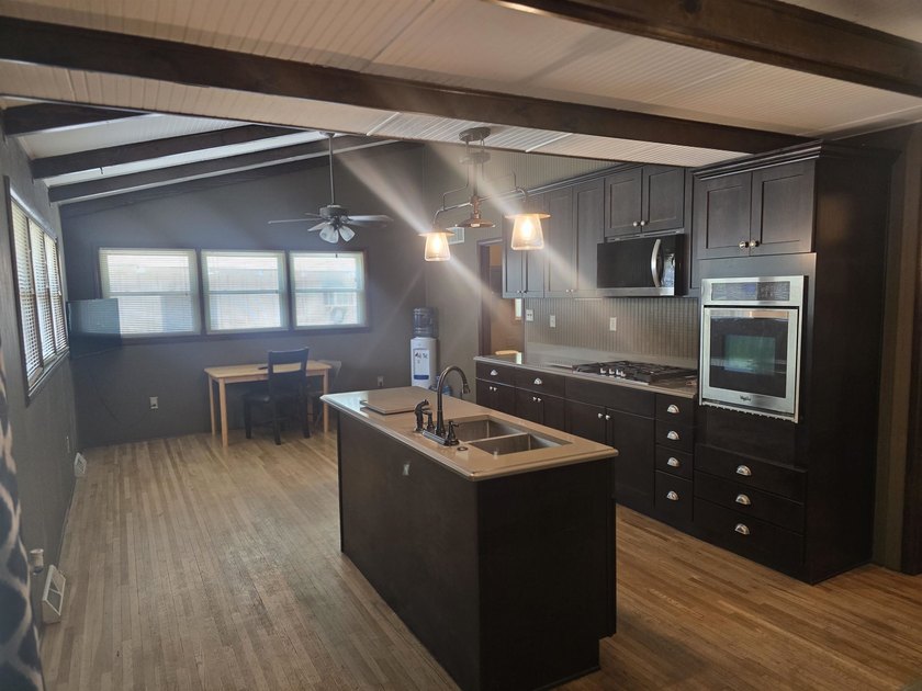 LOCATION, LOCATION! This spacious ranch-style home offers 4 - photo 9