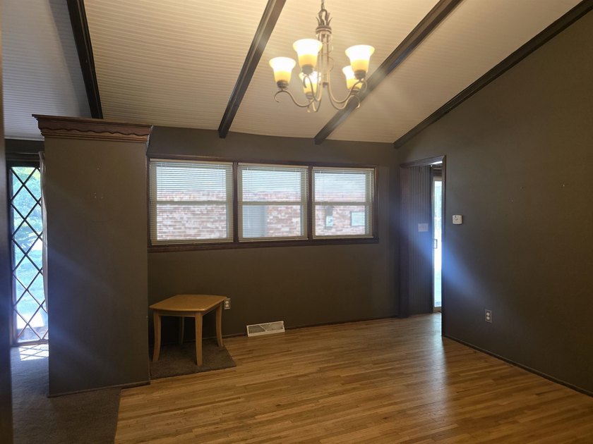 LOCATION, LOCATION! This spacious ranch-style home offers 4 - photo 10