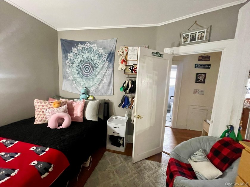 Woodlawn legal brick Triplex! Well maintained home with 3 bright - photo 9