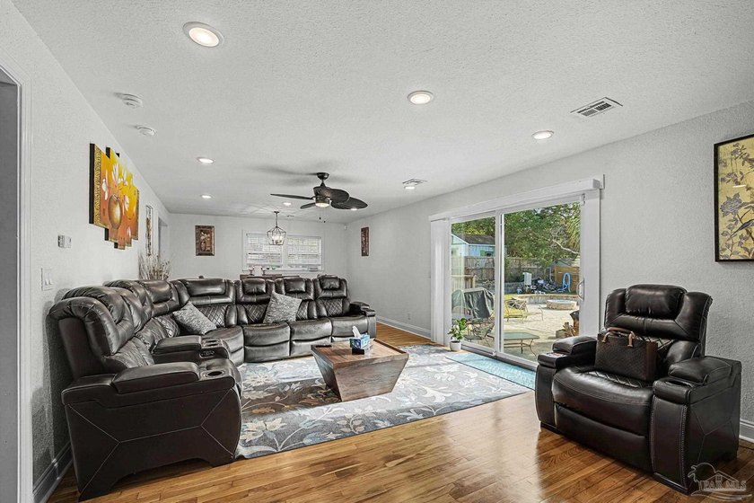 Spacious 5-6 Bedroom Pool Home with Office &amp; Private Tropical - photo 22
