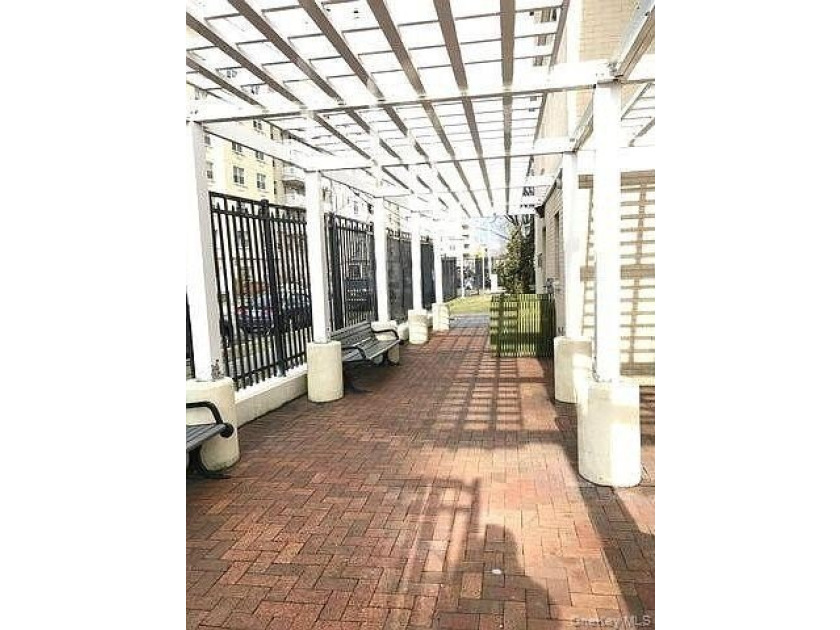 The cheapest modern (2007 building) 3BR 2BA condo over 1200sqft - photo 2