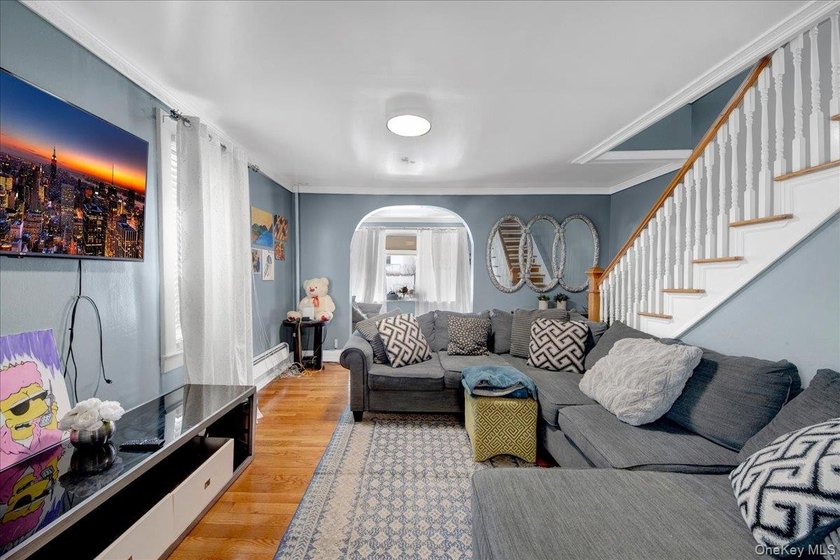 Detached, charming, and meticulously maintained single-family - photo 3