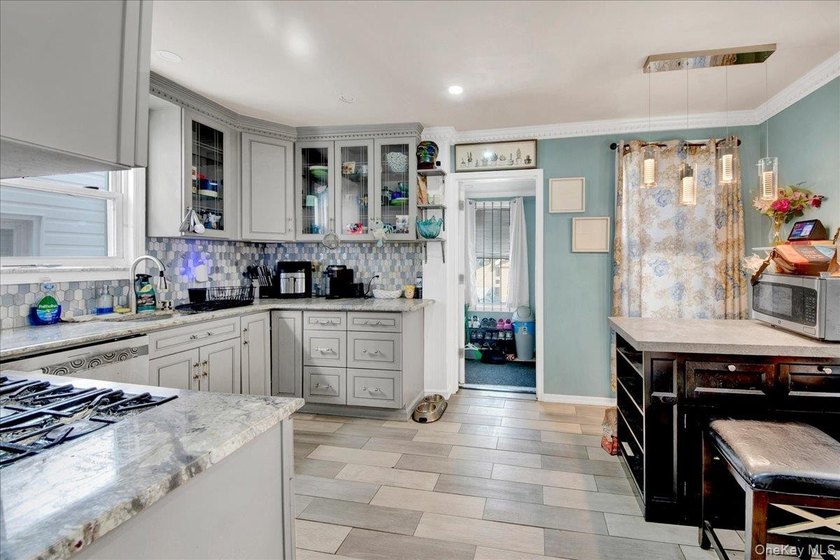 Detached, charming, and meticulously maintained single-family - photo 7