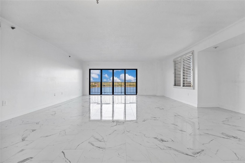 We are pleased to present this exclusive and elegant condominium - photo 4