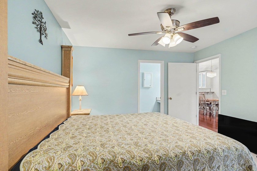This beautifully maintained second-floor 2-bedroom, 2-bath condo - photo 13