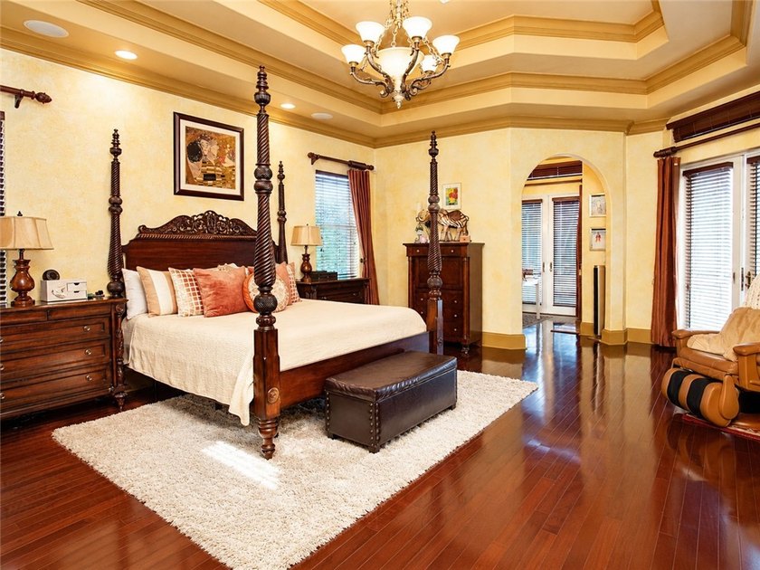 Exceptional 5,155 SF estate in Meadowood Golf &amp; Country Club - photo 14