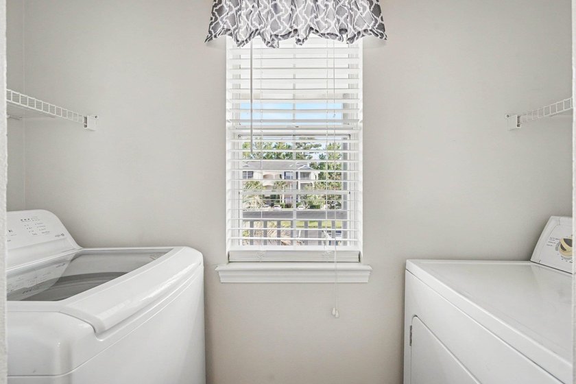 This beautifully maintained second-floor 2-bedroom, 2-bath condo - photo 19
