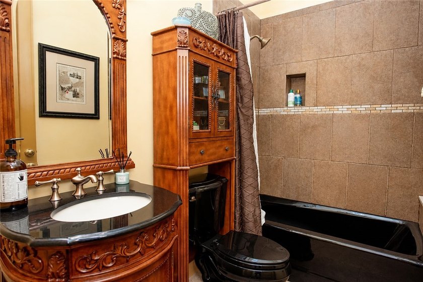 Exceptional 5,155 SF estate in Meadowood Golf &amp; Country Club - photo 21