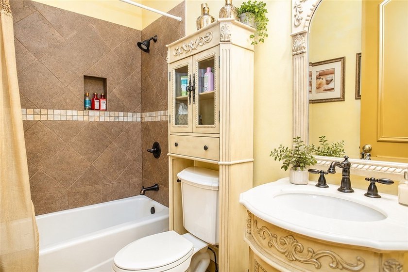 Exceptional 5,155 SF estate in Meadowood Golf &amp; Country Club - photo 23