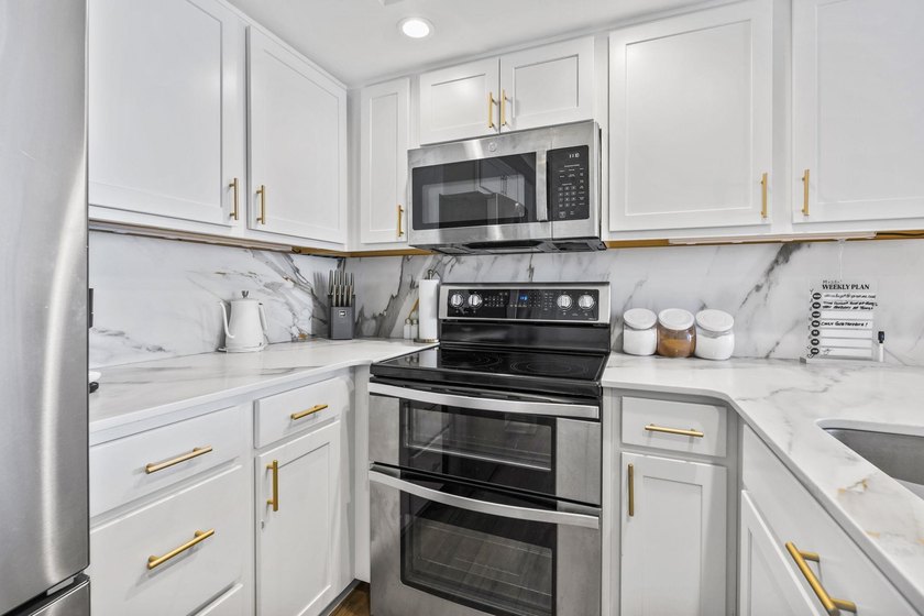 Welcome to luxury coastal living in one of Myrtle Beach's most - photo 11
