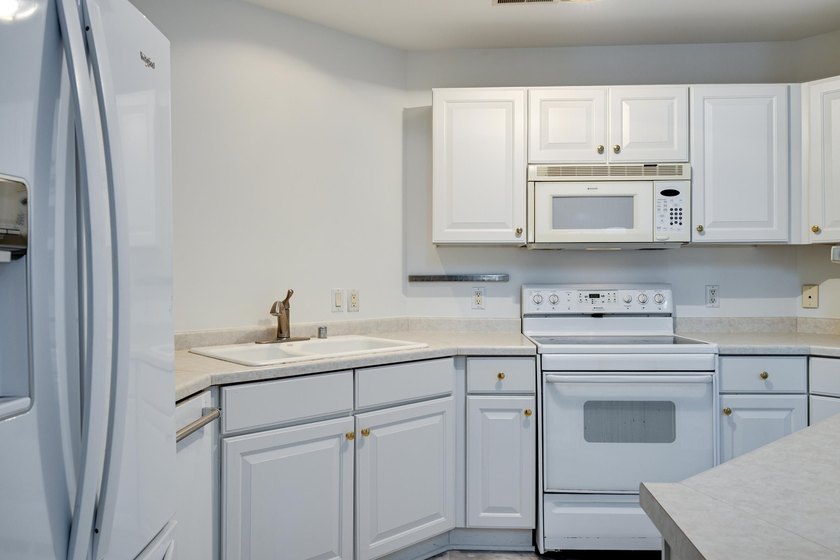 Sophisticated design and effortless living come together in this - photo 16