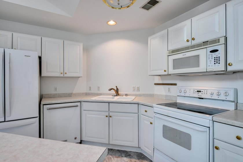 Sophisticated design and effortless living come together in this - photo 17