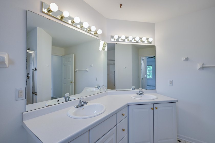 Sophisticated design and effortless living come together in this - photo 37
