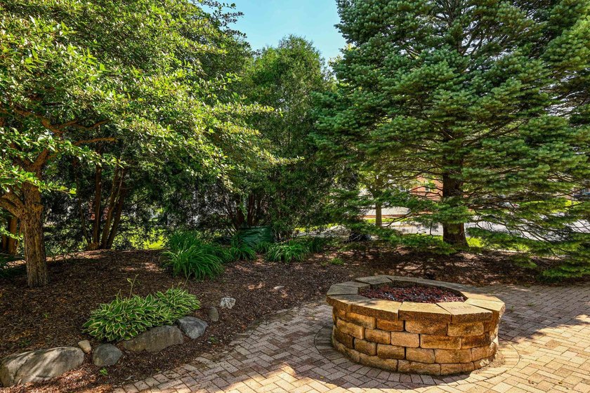 Sophisticated design and effortless living come together in this - photo 42