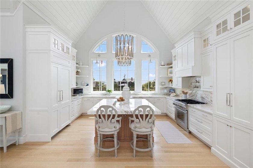 Welcome to an extraordinary custom-built coastal estate nestled - photo 15