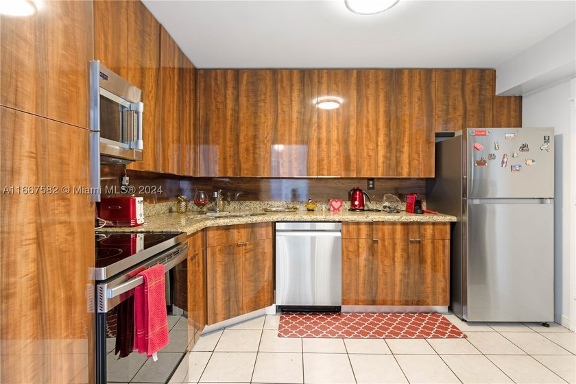 Welcome to your dream apartment in Aventura! This stunning - photo 14
