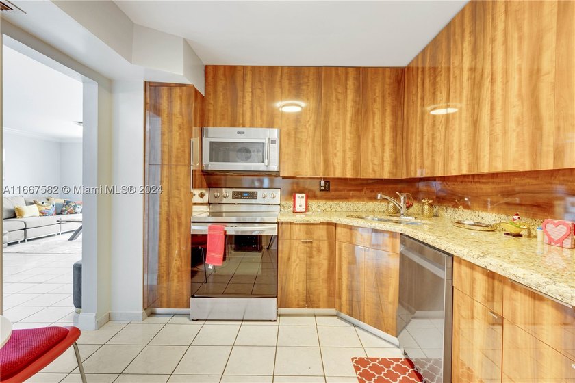 Welcome to your dream apartment in Aventura! This stunning - photo 15