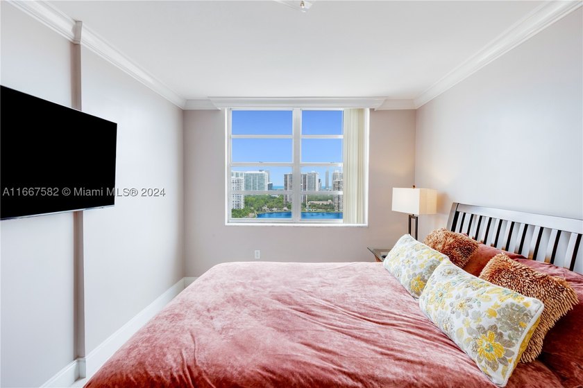 Welcome to your dream apartment in Aventura! This stunning - photo 17