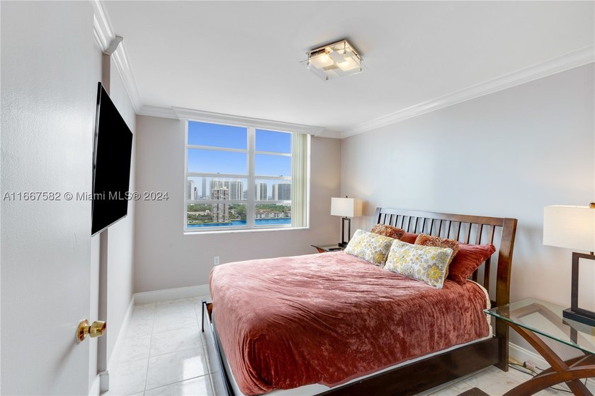 Welcome to your dream apartment in Aventura! This stunning - photo 18