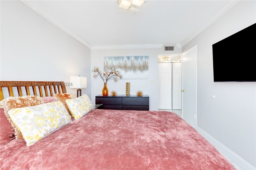 Welcome to your dream apartment in Aventura! This stunning - photo 21