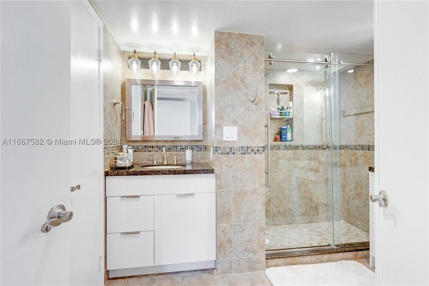 Welcome to your dream apartment in Aventura! This stunning - photo 28