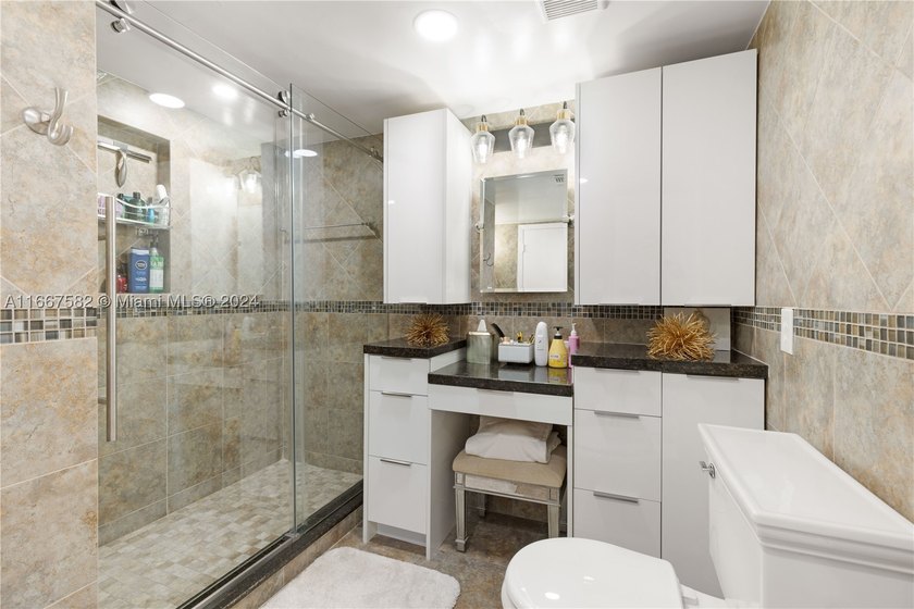 Welcome to your dream apartment in Aventura! This stunning - photo 29