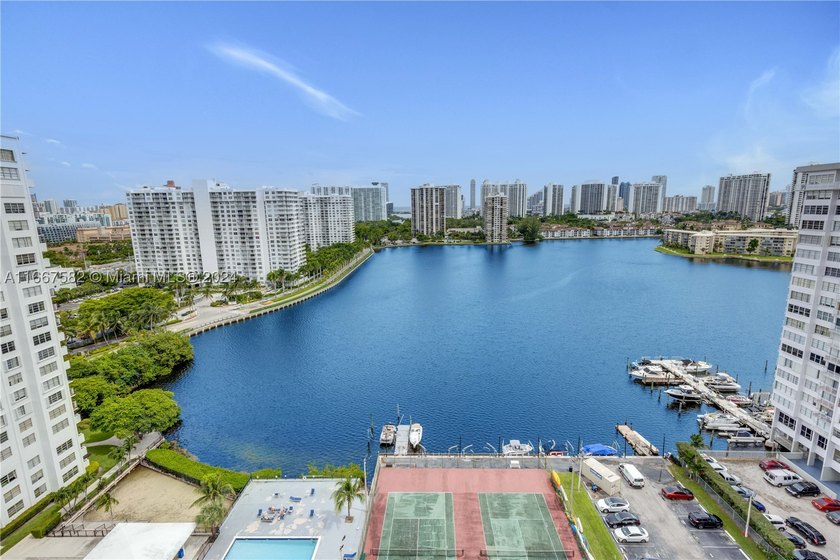 Welcome to your dream apartment in Aventura! This stunning - photo 31