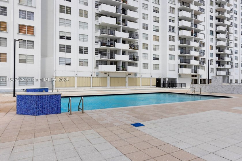 Welcome to your dream apartment in Aventura! This stunning - photo 37