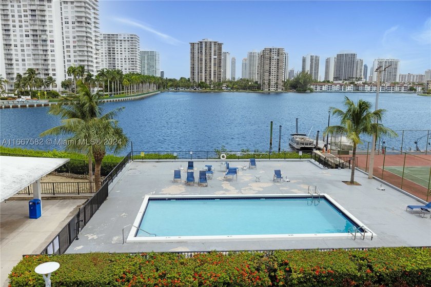 Welcome to your dream apartment in Aventura! This stunning - photo 38