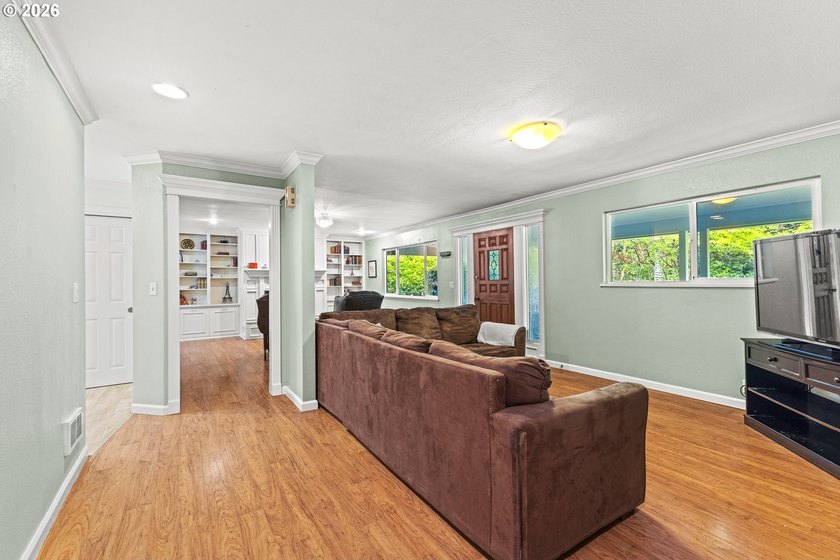 Experience the best of country living in this custom-built, 2 - photo 7