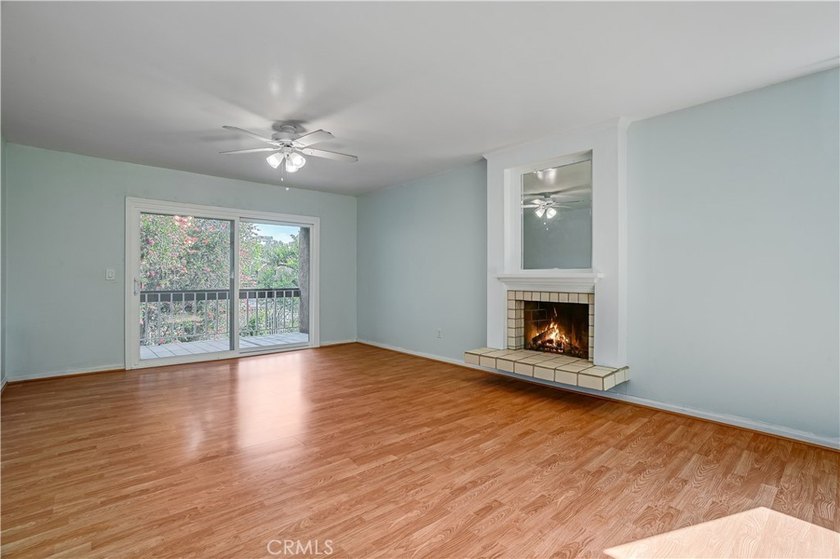 Experience true coastal living in this beautiful two-bedroom - photo 2