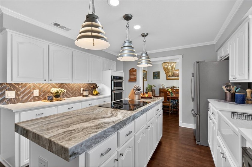 Pride of ownership shows throughout this meticulously well-kept - photo 8