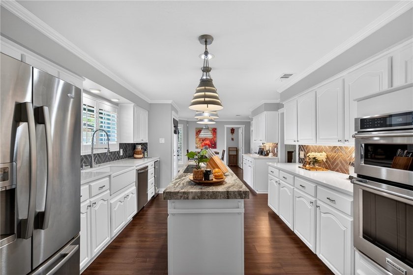 Pride of ownership shows throughout this meticulously well-kept - photo 9