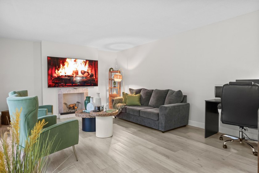 Beautifully Updated 2-Bedroom, 2-Bath Townhouse with Spacious - photo 3