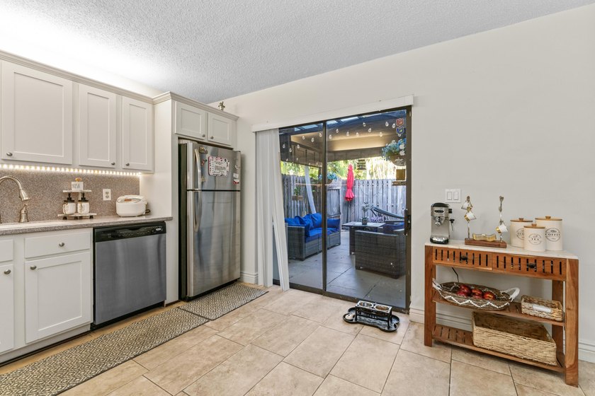 Beautifully Updated 2-Bedroom, 2-Bath Townhouse with Spacious - photo 8