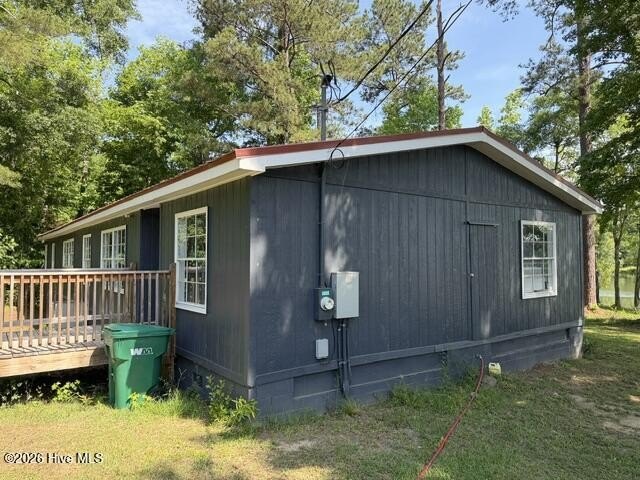 Nestled along the edge of beautiful Lake Sinclair, this recently - photo 2