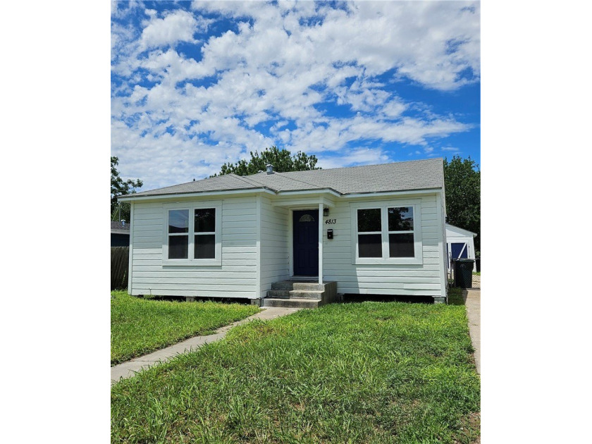 Renovated 2-bedroom, 1-bath home with a 1-car garage with brand - photo 2