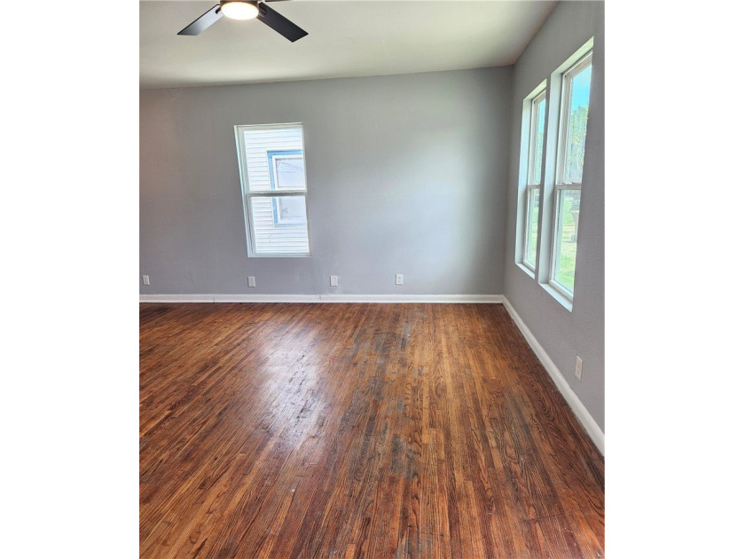 Renovated 2-bedroom, 1-bath home with a 1-car garage with brand - photo 10