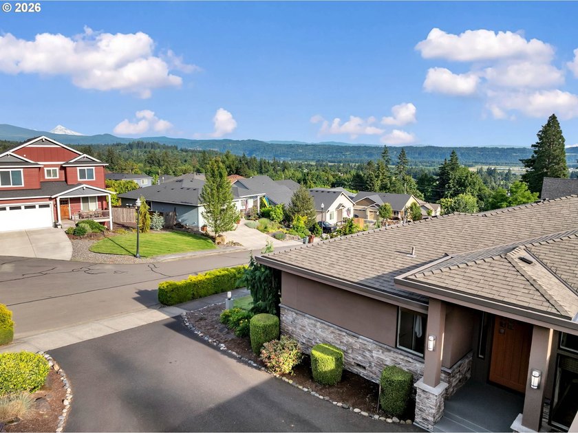 A stunning Custom Ranch Home with unobstructed Mt. Hood &amp; - photo 5