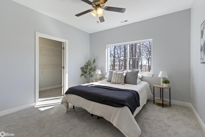 Welcome to Your Dream Home! Discover effortless luxury in this - photo 16