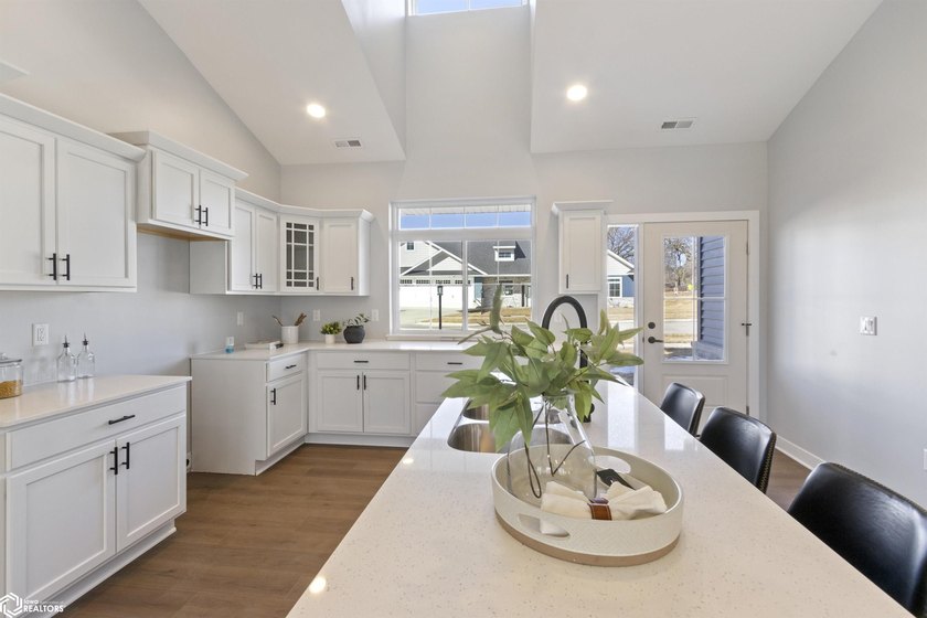 Welcome to Your Dream Home! Discover effortless luxury in this - photo 11