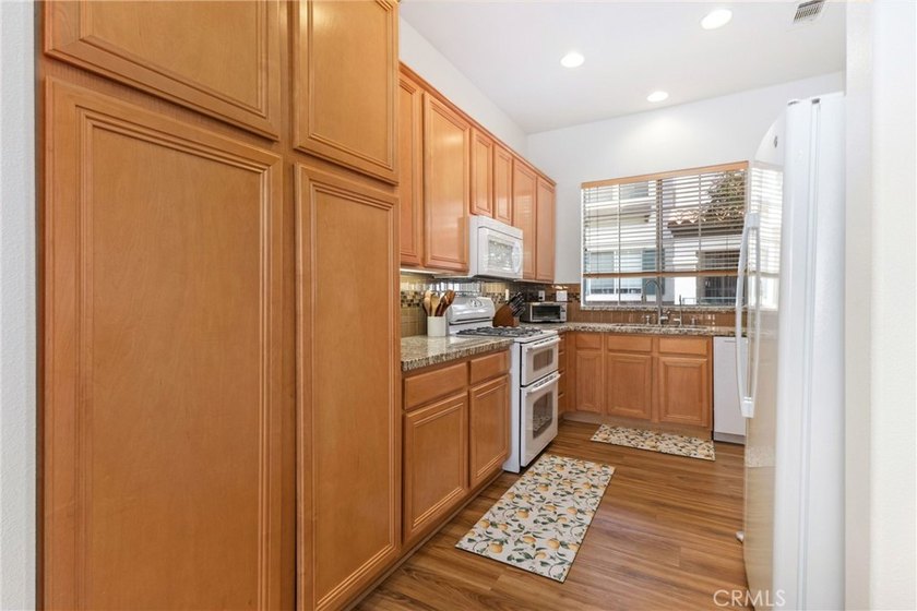 Welcome to this beautifully updated, move-in ready townhouse - photo 12