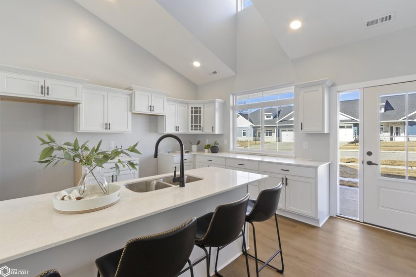 Welcome to Your Dream Home! Discover effortless luxury in this - photo 12